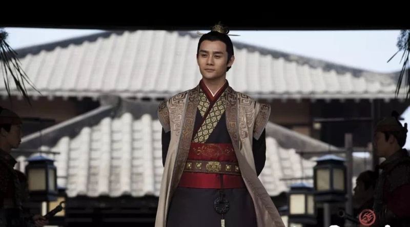 王凯因《琅琊榜》中的「靖王」角色爆红,获大量影视剧邀约。(《琅琊榜》剧照)
