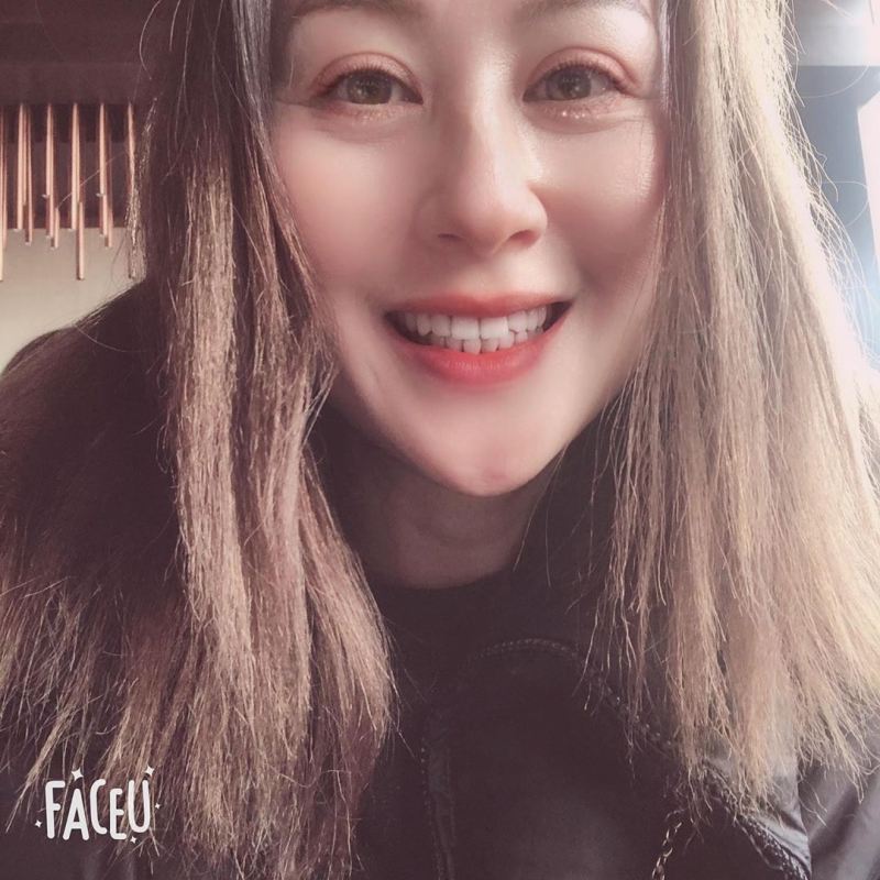 江欣燕在IG上载的修图照就被指像「内地蛇精脸」。(yanyan_kongyanyin@IG)