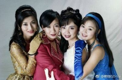 54岁蔡晓仪现身黄夏蕙寿宴，冻龄造型引热议：神似李嘉欣？-硕谷新闻聚合