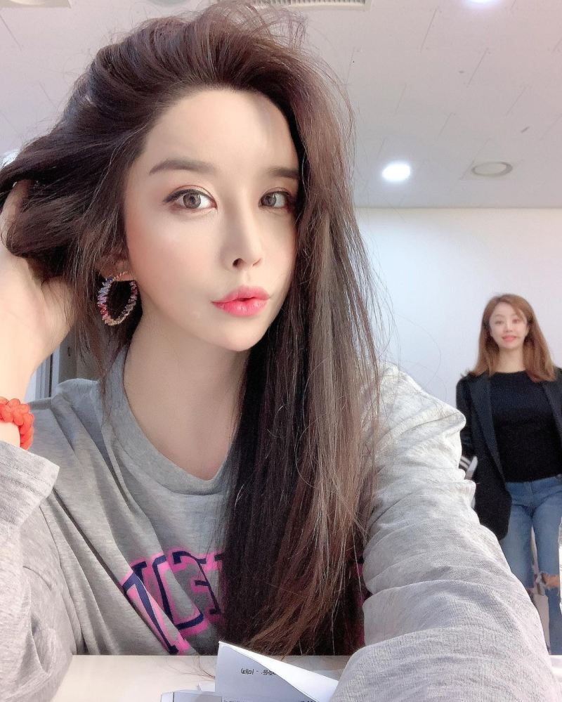 河莉秀(IG@risu_ha)