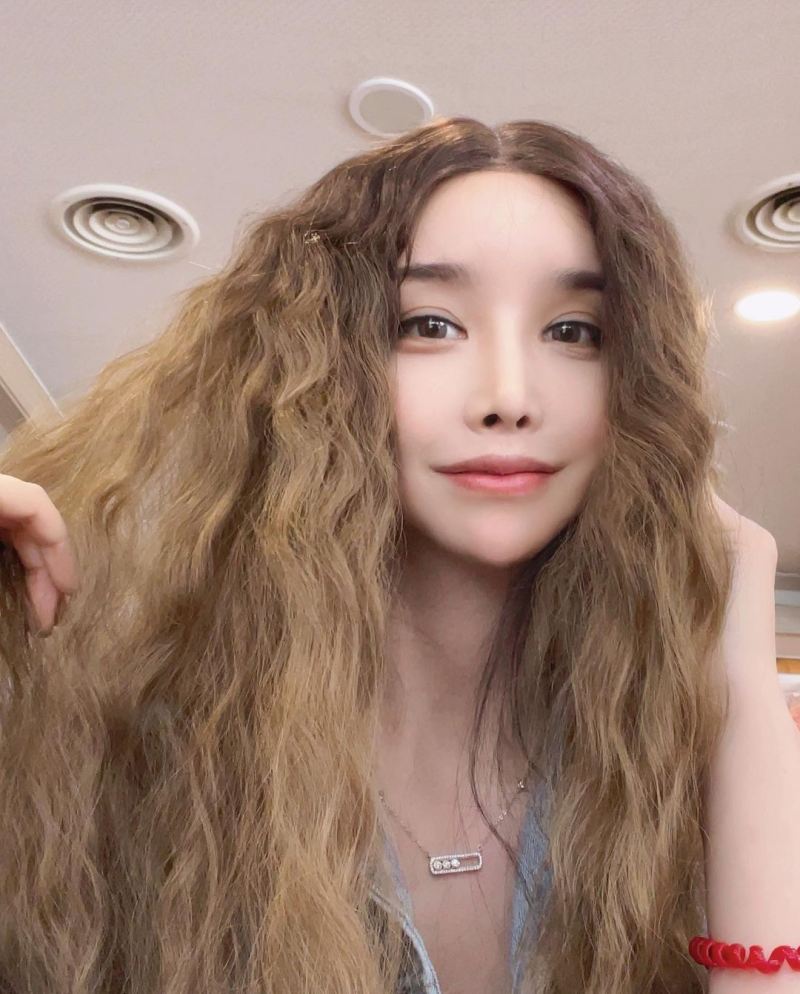 河莉秀(IG@risu_ha)