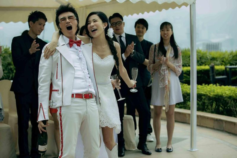 2018年《栋笃特工》,由黄子华、佘诗曼主演,票房收近$4,500万,打破子华「票房毒药」之名。(《栋笃特工》剧照)