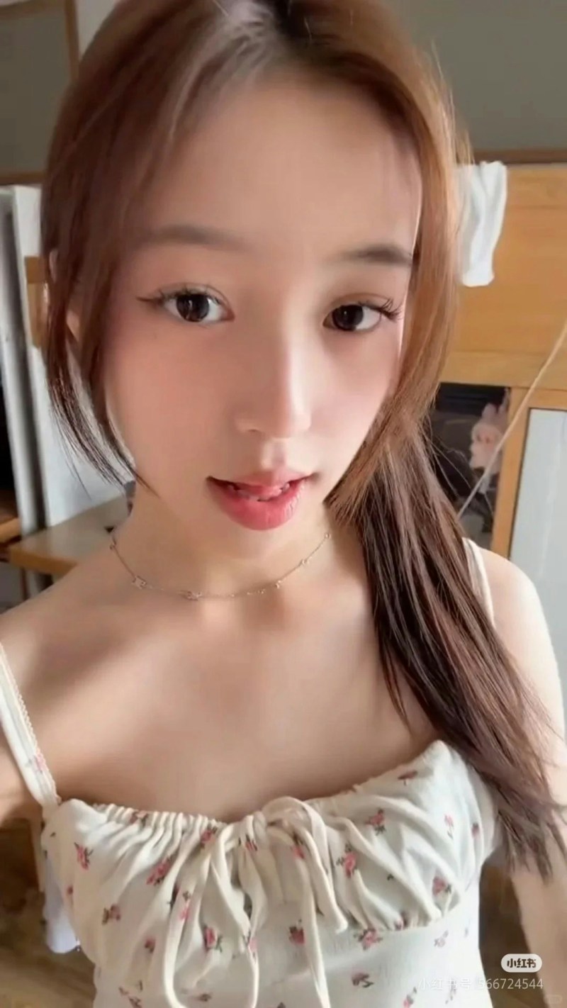 赵薇女儿小四月。(小红书)