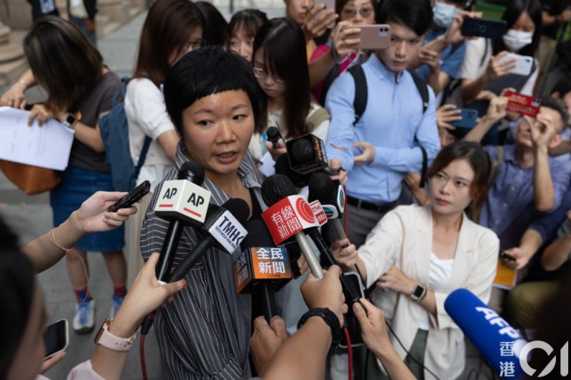 2023年6月5日,港台《铿锵集》前编导蔡玉玲,车牌查册被控虚假声明案,蔡玉玲终极胜诉。