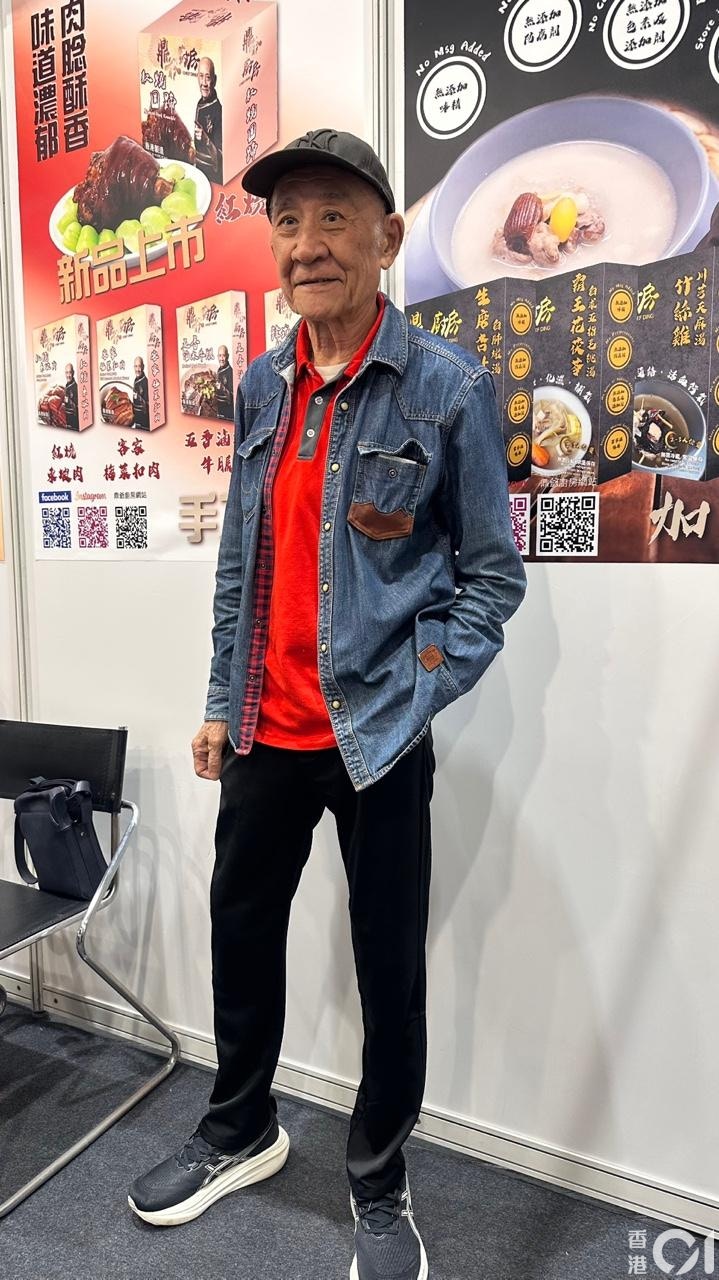 李家鼎大坑聚餐心情佳,李泳豪晒恩爱照回应家族风波 李家鼎大坑聚餐心情佳,李泳豪晒恩爱照回应家族风波