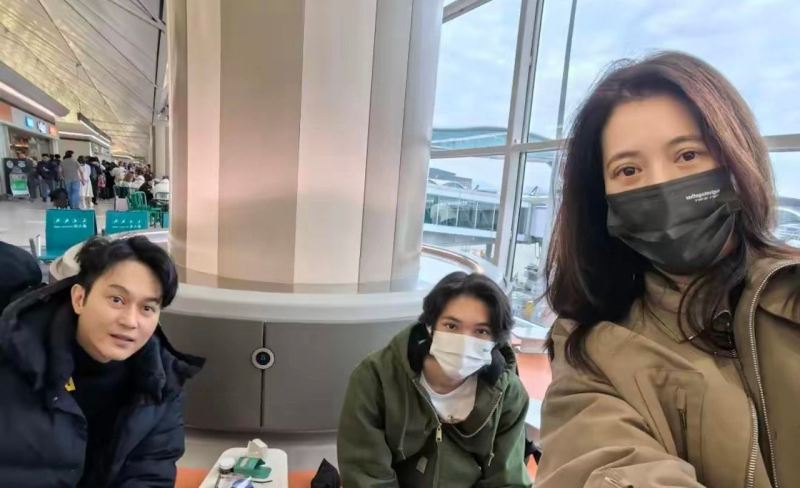 由于父母的关系,魔童自小已经成为外界焦点。
