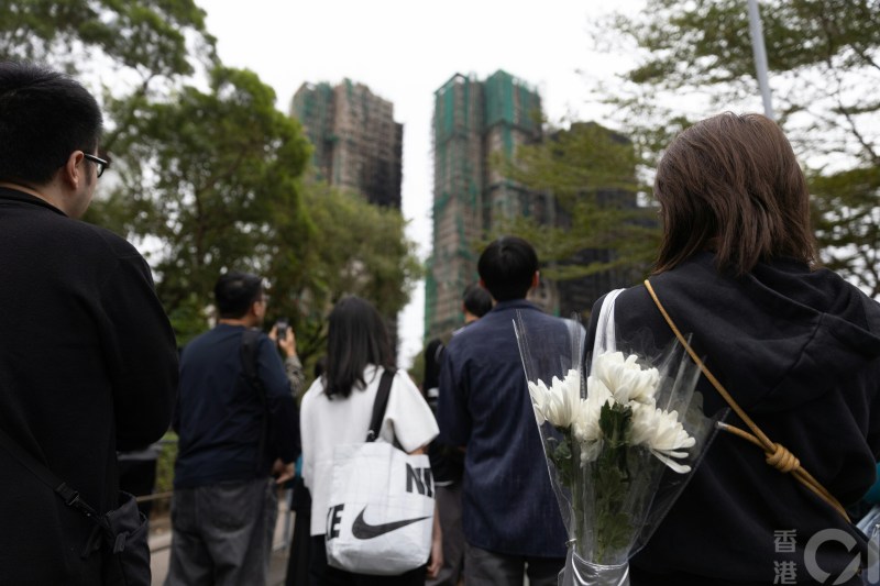 狄志远批宏福苑调查未触及司局长:问责若止于下属难服众 狄志远批宏福苑调查未触及司局长:问责若止于下属难服众