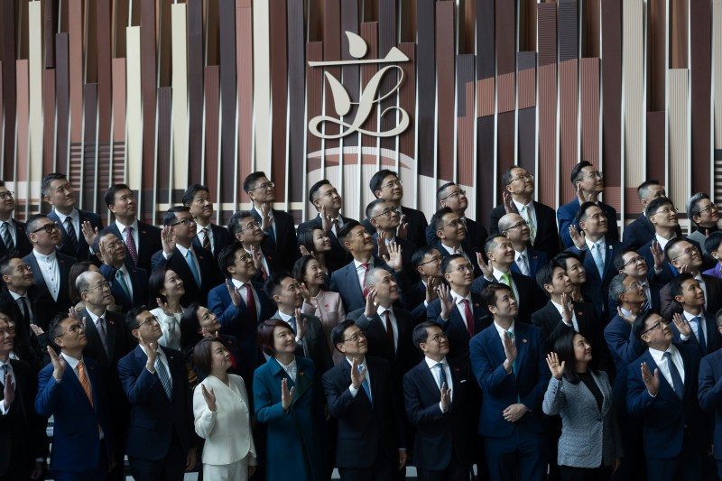2026年1月1日,第八届立法会议员宣誓后与行政长官李家超大合照。