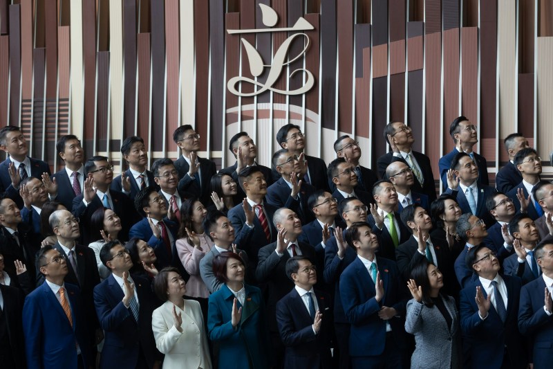 2026年1月1日,第八届立法会议员宣誓后与行政长官李家超大合照。