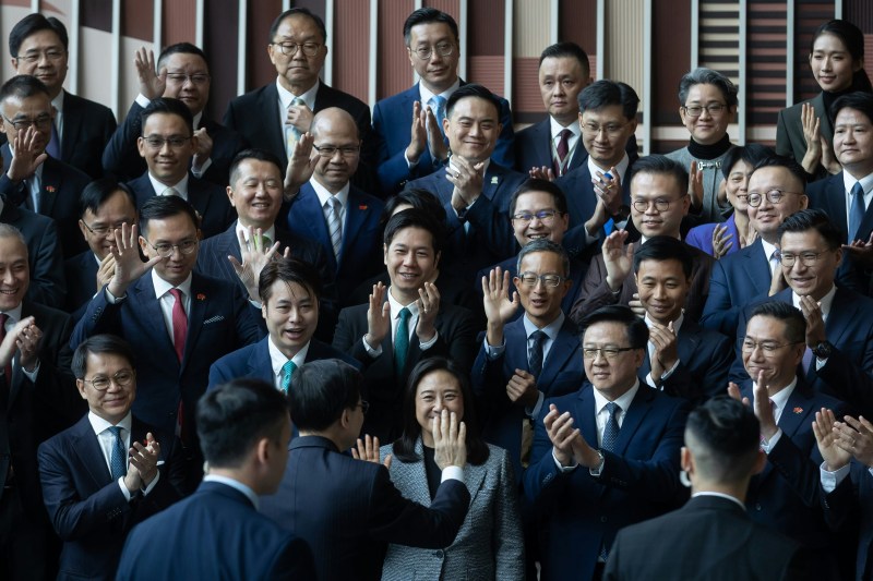 2026年1月1日,第八届立法会议员宣誓后与行政长官李家超大合照。