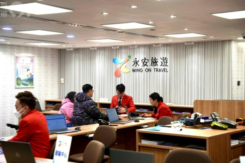 永安旅游表示现时有一个旅行团在巴黎,共21人未受影响。