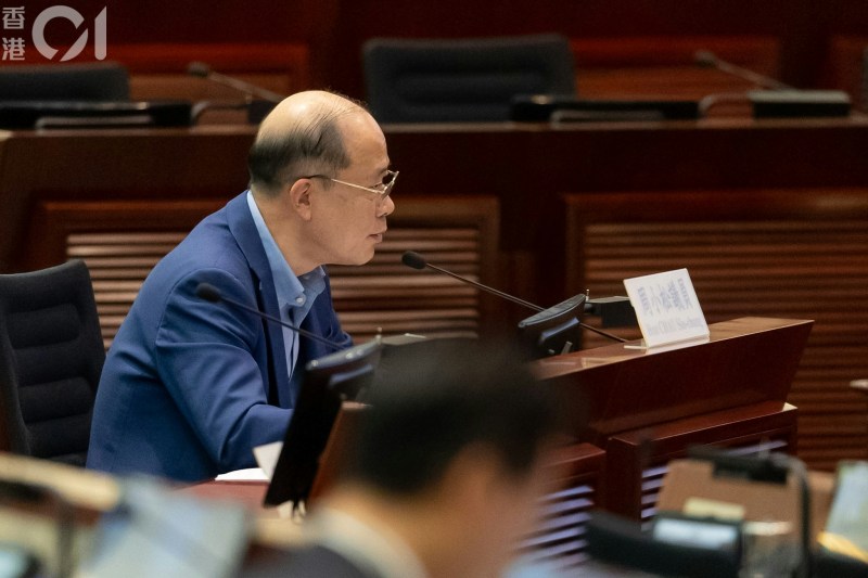 2026年5月12日,立法会交通事务委员会举行特别会议讨论网约车服务合法化规管,图为劳联周小松。