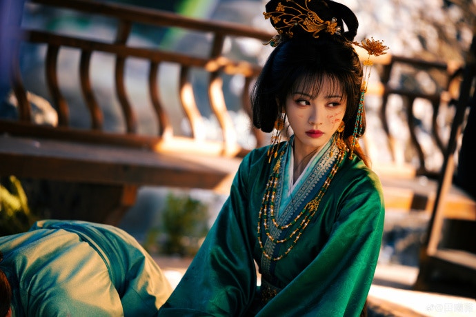 田曦薇新剧《嫁金钗》一人分饰两角,贡献恶女演技。(《嫁金钗》剧照)