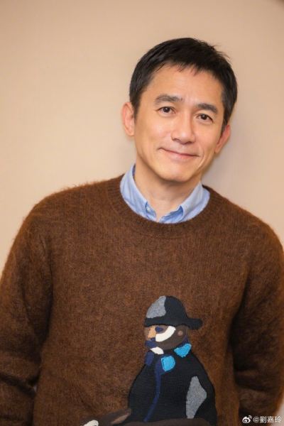 梁朝伟驾500万限量保时捷山路现身，全球仅1963台引热议-硕谷新闻聚合