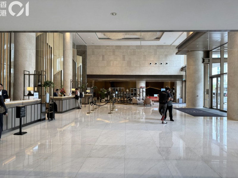 世茂集团(0813)旗下东涌喜来登酒店及福朋喜来登酒店,新近已被滙丰银行委托接管人没收,意味两幢酒店已沦为银主盘。