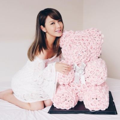 官恩娜携家人巴厘岛度假，竹屋别墅中秀黑色比基尼，47岁身材惹火-硕谷新闻聚合