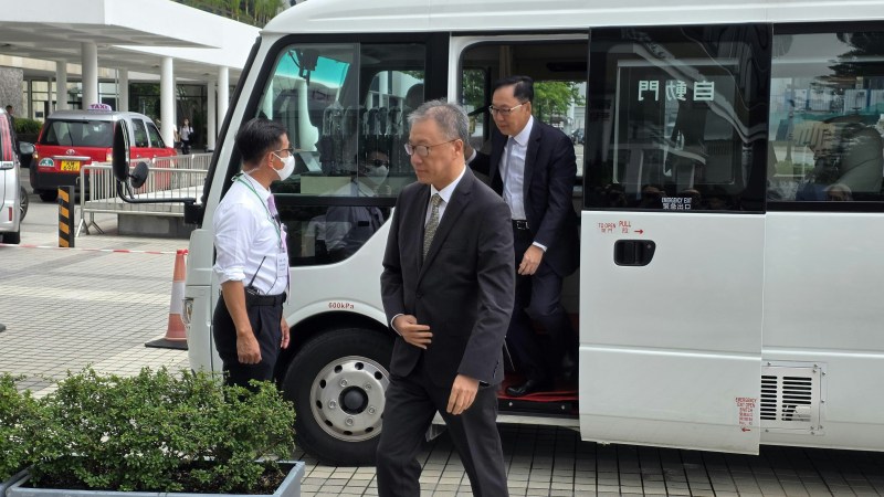 2026年7月15日,宏福苑独立委员会听证会第六轮第一场,独立委员会主席陆启康法官、委员行会员陈健波到场。
