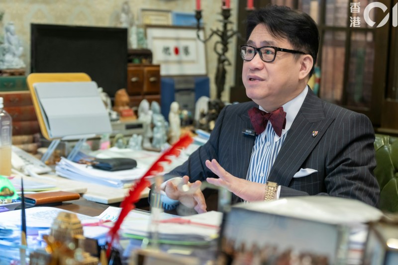 一直协助天瑜爸爸的大律师陆伟雄表示对医委会突然押研讯感愕然,并指出死因庭与医委会纪律研讯各有目的,认为可分开处理。
