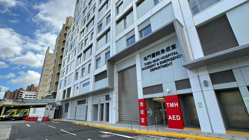 事主被送往屯门医院抢救。