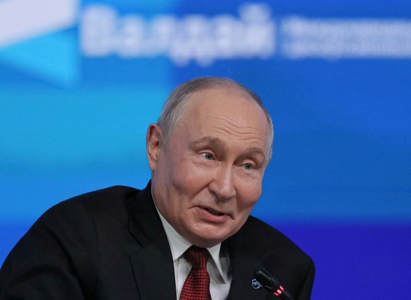 2026年10月1日,俄罗斯莫斯科,总统普京(Vladimir Putin)出席瓦尔代辩论俱乐部(Valdai Discussion Club)全体会议时发表讲话。