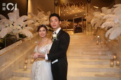 38岁白云告别单身恋上22岁欧洲鲜肉 跨国姐弟恋低胸拥吻超甜蜜-硕谷新闻聚合