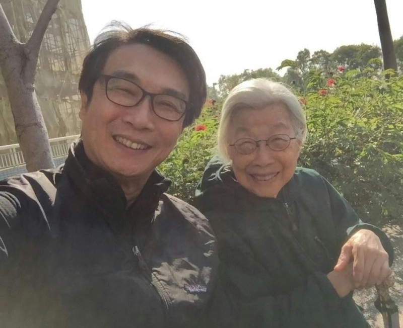 刘松仁与亡母。