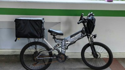 葵涌49歲速遞員天橋騎電動自行車涉五項違例被捕-硕谷新闻聚合