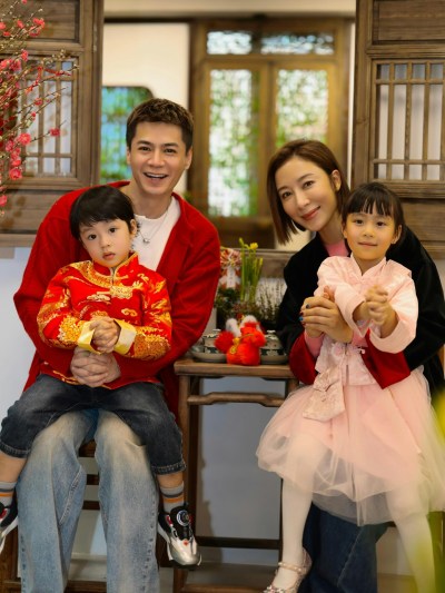 楊茜堯羅子溢迪士尼慶結婚10周年 曬四口背影與甜蜜自拍-硕谷新闻聚合