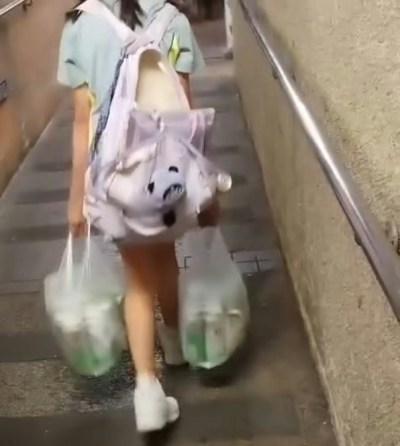 刘思希为富泰邨女童送Kuromi书包，一人一个免争抢-硕谷新闻聚合