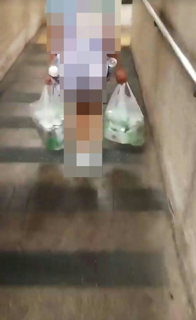 女童负重拎啤酒引全网热议！脊医警示：忽视儿童脊椎健康恐致终身损伤-硕谷新闻聚合
