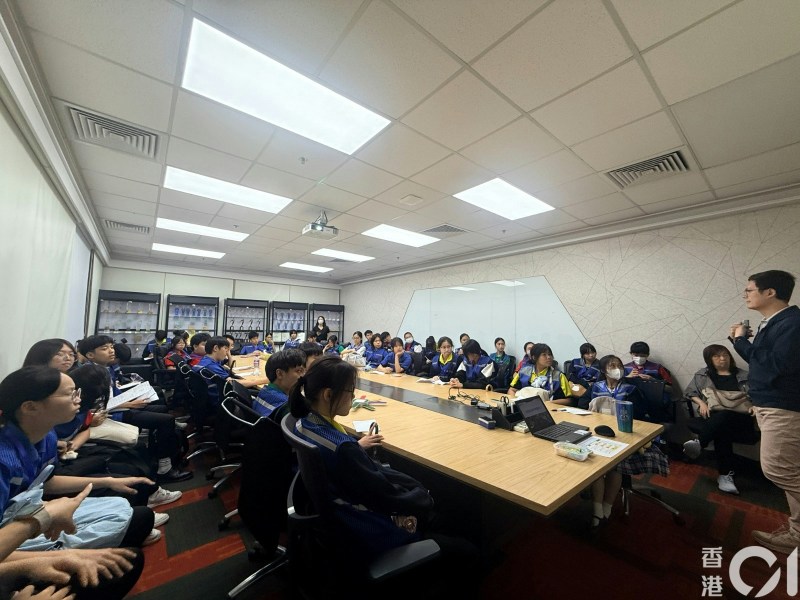 九龙塘师生走进香港01,实战演练媒体素养与新闻采编-硕谷新闻聚合