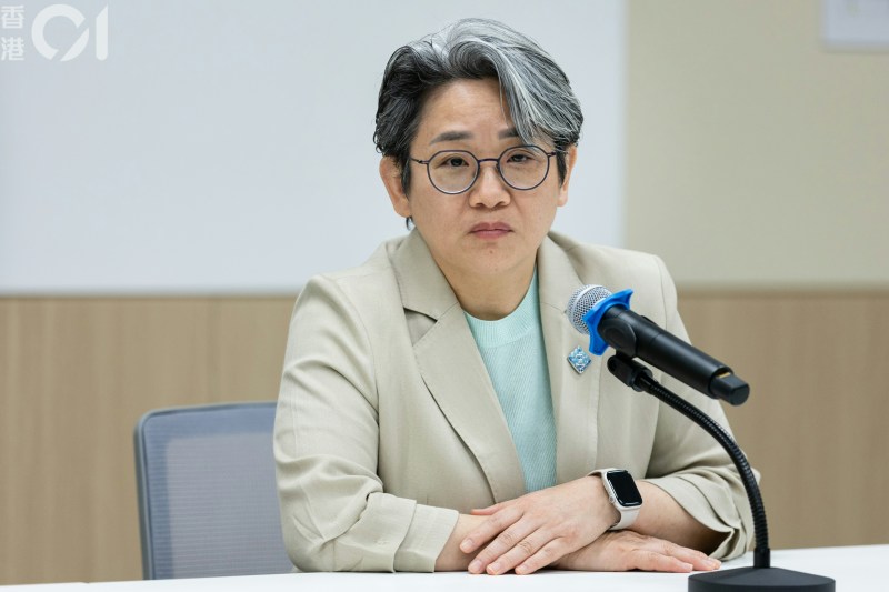 立法会社福界议员陈文宜指,现时大部分残疾人士院舍、特殊学校及社区照顾机构,普遍缺乏具备侵入性呼吸机及气管造口护理能力的专业人手,相应设施与专项资源亦不足。