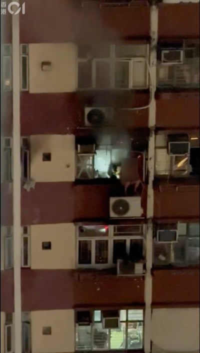 观塘翠屏北邨突发火灾伴随爆炸声 13岁少年机智蹲守空调外机获救-硕谷新闻聚合