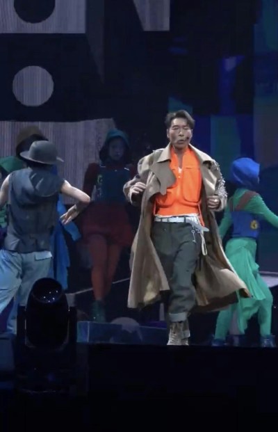 許志安《ON STAGE》演唱會：脫衣秀肌肉，深情演唱引全場共鳴-硕谷新闻聚合
