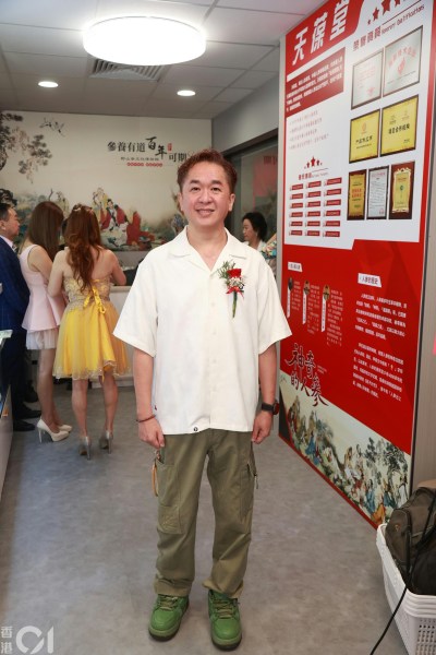 梅艳芳骨灰失窃案陷僵局 邓兆尊爆料寺内鬼勾结 称梅启明无胆无谋-硕谷新闻聚合