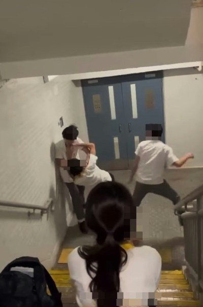 長康邨學童打架影片再度熱議：男生單挑三人引網民激辯-硕谷新闻聚合