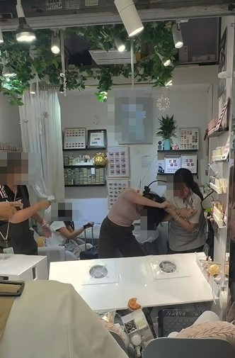 旺角中心珠寶店與美甲店爆發衝突　員工吐口水引發互毆事件-硕谷新闻聚合