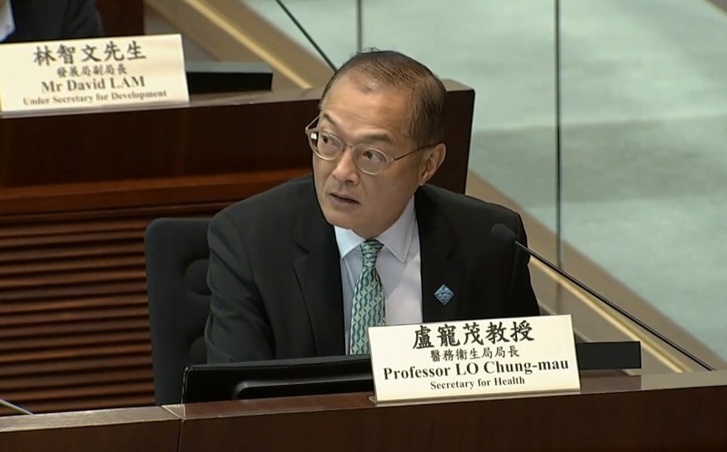 2026年10月12日,医务衞生局局长卢宠茂出席立法会福利事务委员会。(立法会直播)