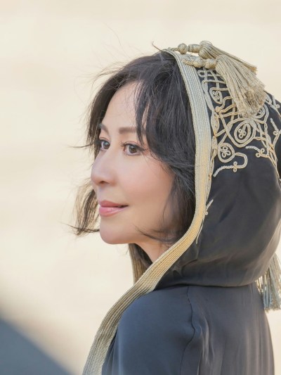 60歲劉嘉玲曬性感黑絲照：低胸連身衣搭配長靴，凍齡狀態引網民熱議-硕谷新闻聚合