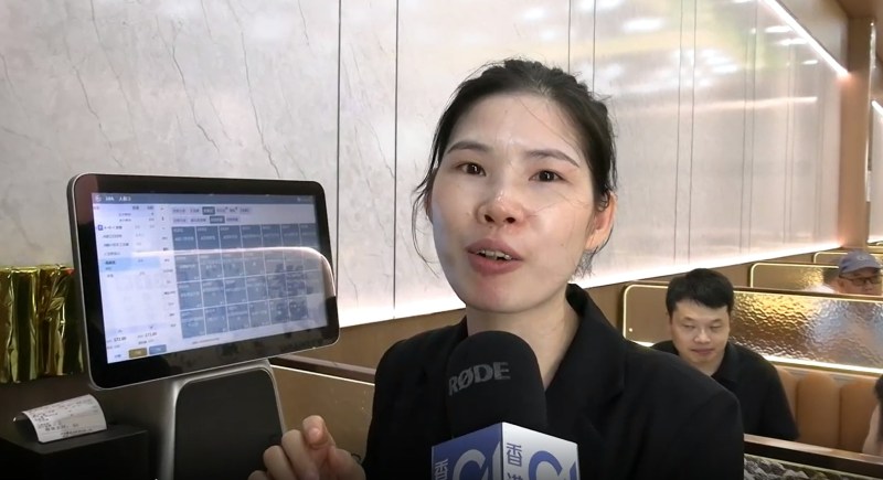 今日店內有四成顧客為香港人。