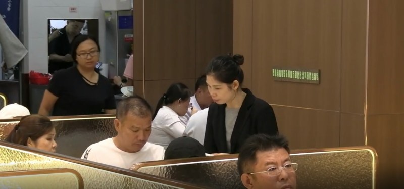 茶餐廳負責人忙至「停不了手」。