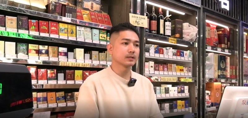 佳旺連鎖超市主管李先生透露,目前客流量與以往變化不大。