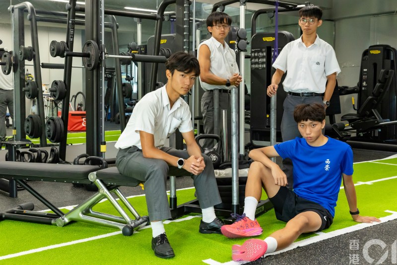 校内四名男同学的表现亦令人注目。