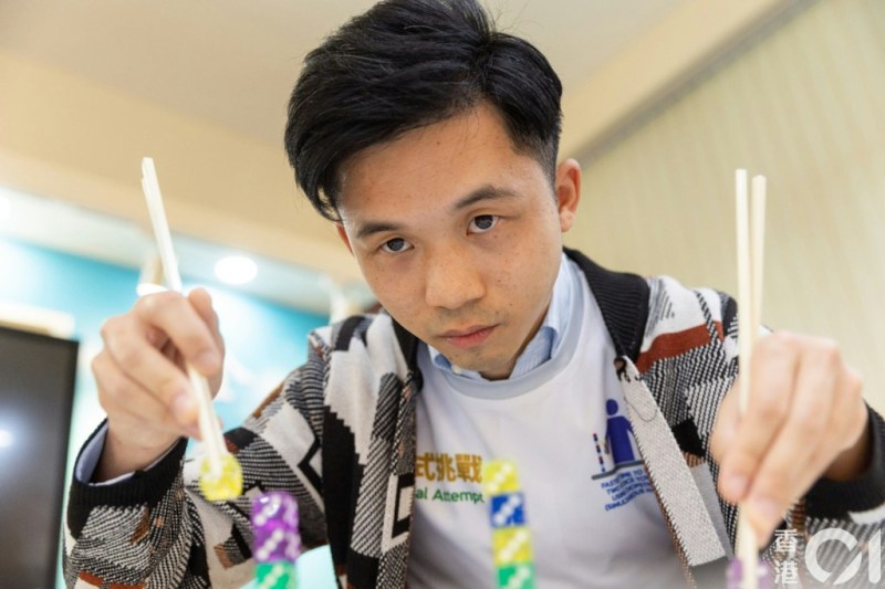 刘朗霆老师直言,追梦故事最多的其实是因为现实而被迫停步、面对挣扎,期望以自己的故事勉励可能同样在因为梦想而挣扎的学生。