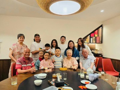 陈秋霞为长女钟惠严庆生，二女儿钟惠雅罕见亮相豪门-硕谷新闻聚合