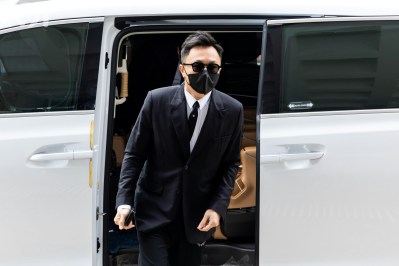 蔡天凤案庭审：谭方骏称澳门赌债因太阳城倒闭可不还，邝球无偿相助时拭泪-硕谷新闻聚合
