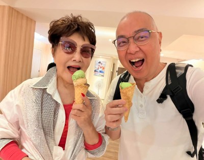 81岁“苹果花歌后”杨燕近况曝光：与监制杨绍鸿吃雪糕显活力，走出丧夫阴霾-硕谷新闻聚合
