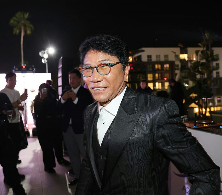 「K-POP教父」李秀满在出售SM娱乐股份给HYBE、相关竞业限制协议正式结束后,相隔3年推出全新9人女子组合「A2O LITE」,并联同15人男子团体「A2O SOUL」同步亮相。(Getty Images)