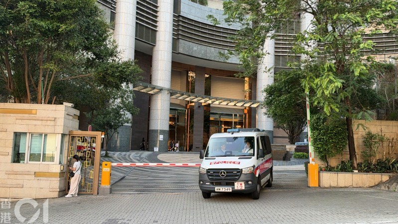 一名男子在荃湾国瑞路168号缙庭山堕楼,送院抢救后不治。