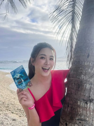 江嘉敏瓦努阿图挑战巨浪解锁新技能，红蓝荷叶边泳衣秀S形身材-硕谷新闻聚合
